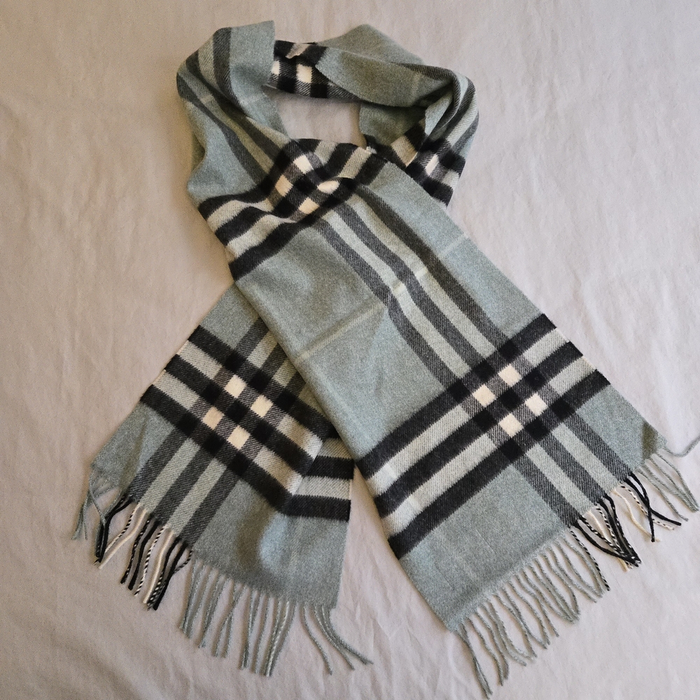 Burberry Check Pastel Mint Green and Black Plaid 100% Cashmere Fringe Scarf MI3 - Picture 6 of 6